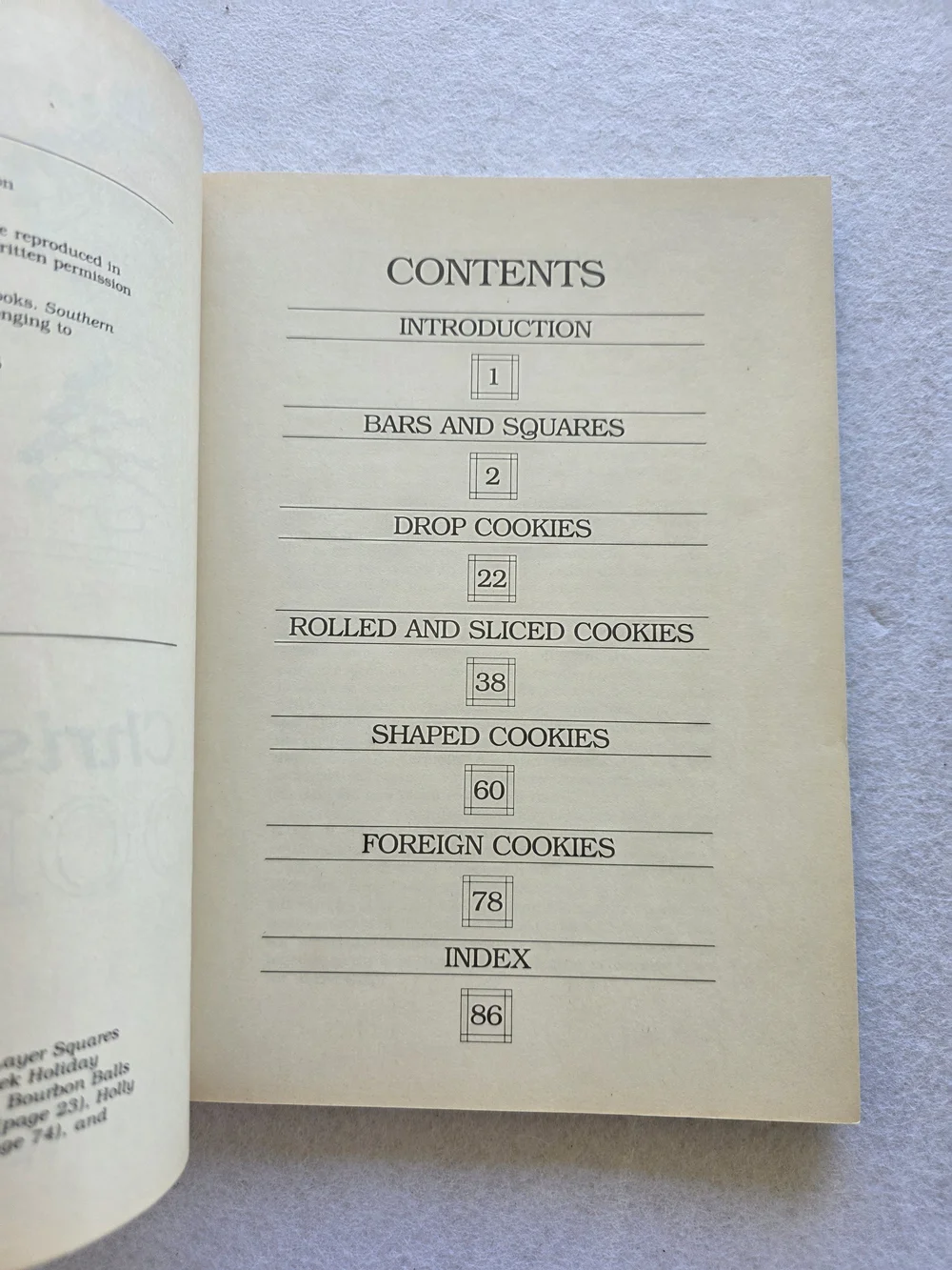 Vintage Holiday Southern Living Christmas Cookies Recipe Book - Cream and Green